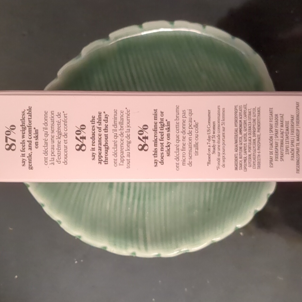 Translucent Pure Setting Spray - Picture 3 of 4